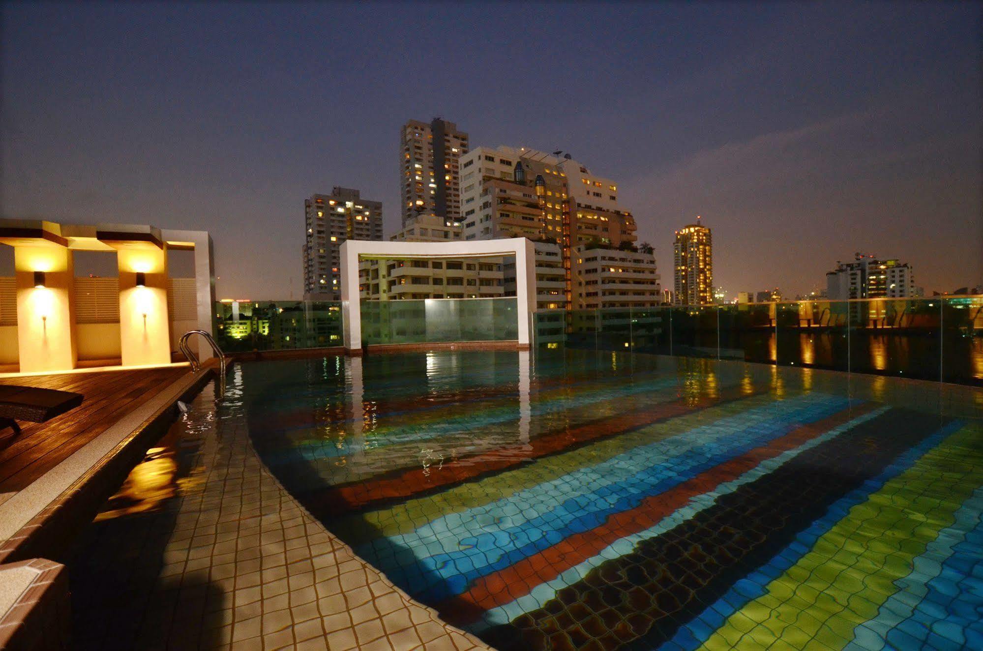 Beverly 33 By Aspira Bangkok Exterior foto